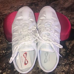 NFINITY EVOLUTION CHEER SHOE!!!Size 10,feel like 9